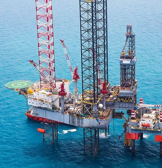 offshore-oil-rig-platform-in-the-gulf-from-aerial-view (1)